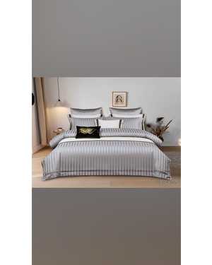 Комплект постельного белья с готовым одеялом. Ткань: страйп Сатин(возможно замена на похожее)