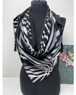 КОСЫНКА СОСТАВ: 100% ШЕРСТЬ РАЗМЕР: 100Х160Х100СМ