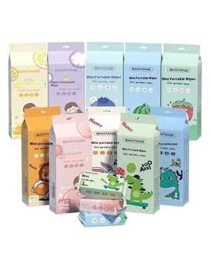 Влажные салфетки В одной упаковке 8 мини пачек по 8 штук влажных салфеток. Гипоаллергенно, подходят к любому типу кожи.