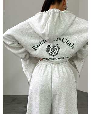 Женский й костюм Трендовый оверсайз-крой. • Элегантная вышивка логотипа Размера единый 42-48