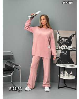 Женский костюм Состав: 70% wool ; 30% polyester Размер единый 42-48