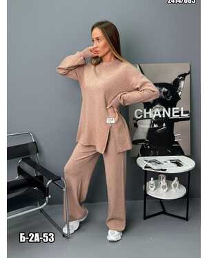 Женский костюм Состав: 70% wool ; 30% polyester Размер единый 42-48