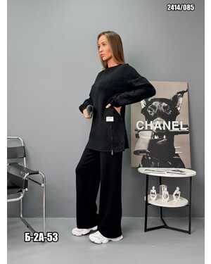 Женский костюм Состав: 70% wool ; 30% polyester Размер единый 42-48