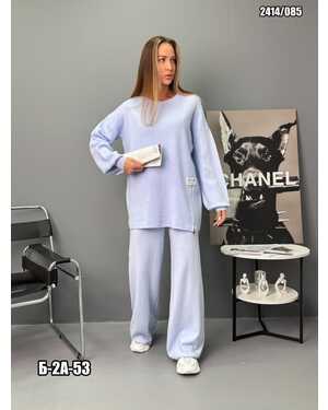 Женский костюм Состав: 70% wool ; 30% polyester Размер единый 42-48