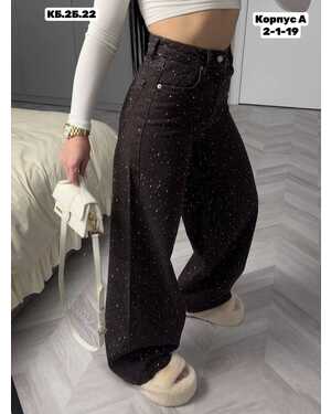 Женские джинсы со стразами