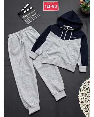 Спортивный костюм на девочку в размер